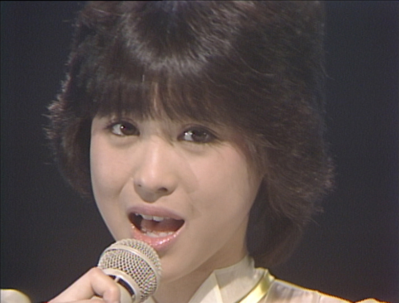 色褪せない80年代の名曲に魅了！トップアイドル・松田聖子が放つ別格のスター性|芸能人・著名人のニュースサイト ホミニス