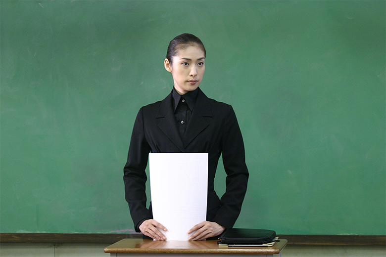 天海祐希が演じる鬼教師に志田未来ら小学生が立ち向かうドラマ 女王の教室 芸能人 著名人のニュースサイト ホミニス