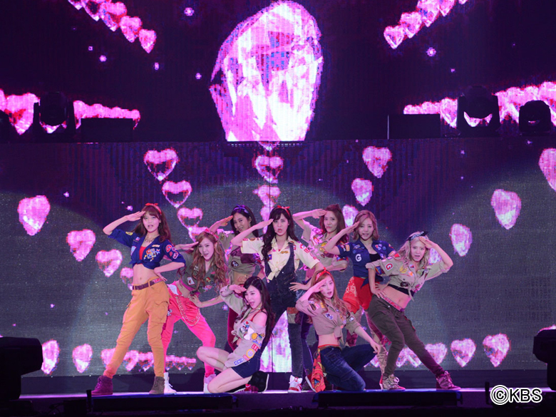 「2013 韓中友情コンサート」に出演した少女時代