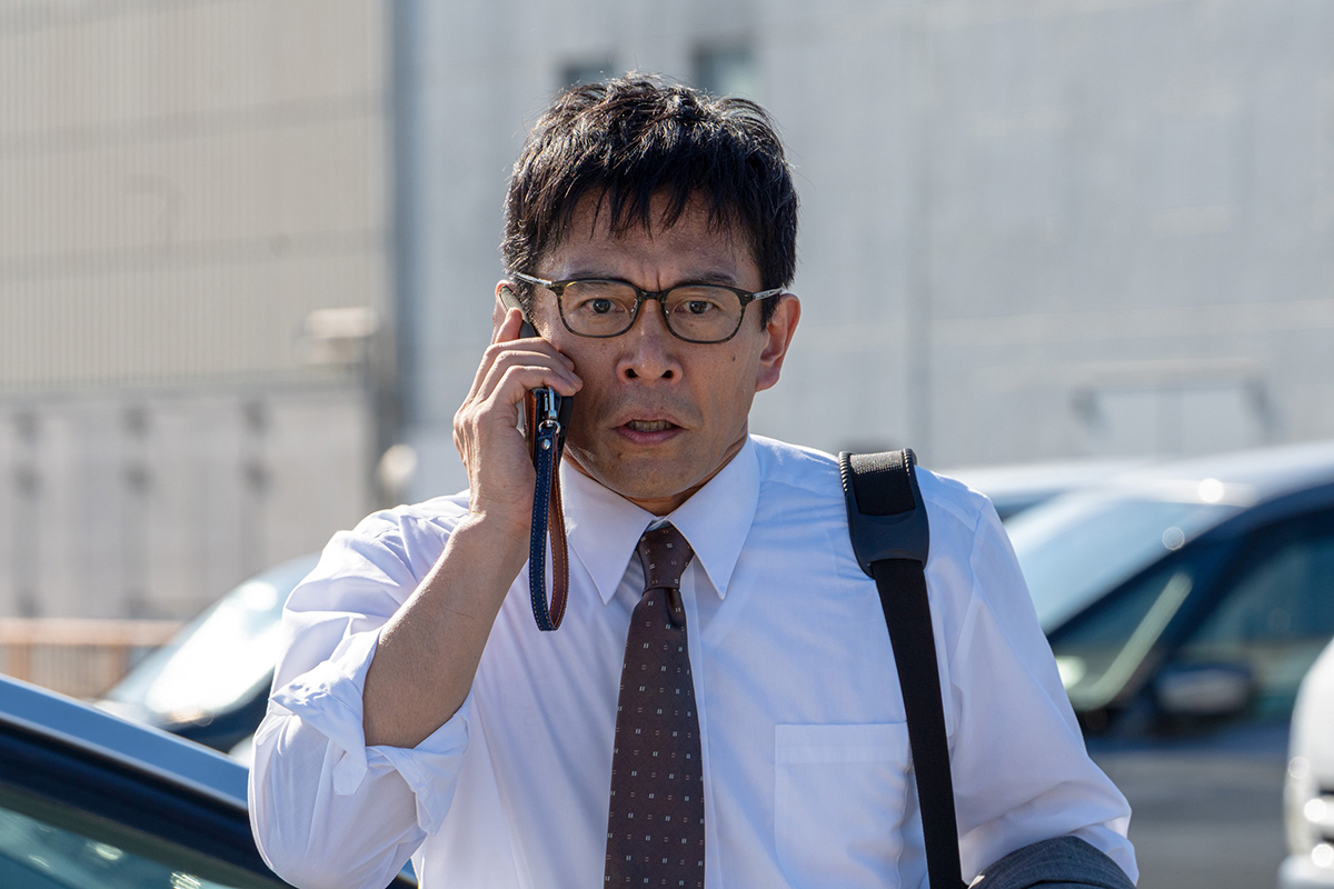 「アングリースクワッド 公務員と7人の詐欺師」 (C)2024アングリースクワッド製作委員会