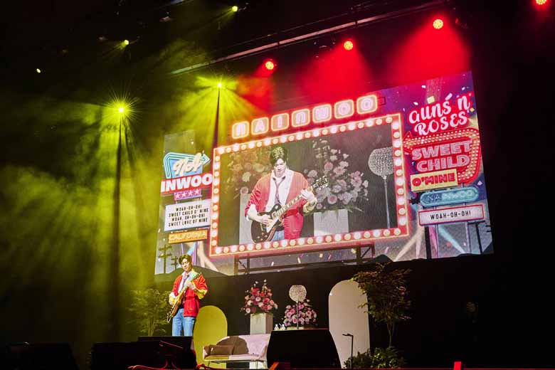 ナ・イヌのギター演奏に喝采!188cmの身長が映えるパフォーマンス(2025 NA INWOO FANMEETING 「Spring, Where Love Begins」より)