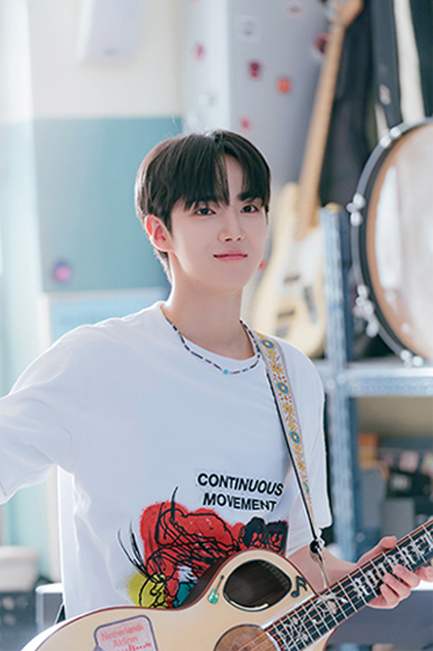 第2のジョン・ヨンファ(CNBLUE)との呼び声高いハ・ユジュン(AxMxP)のビジュも抜群！(「四季の春～恋めぐる僕らの季節～」より) 