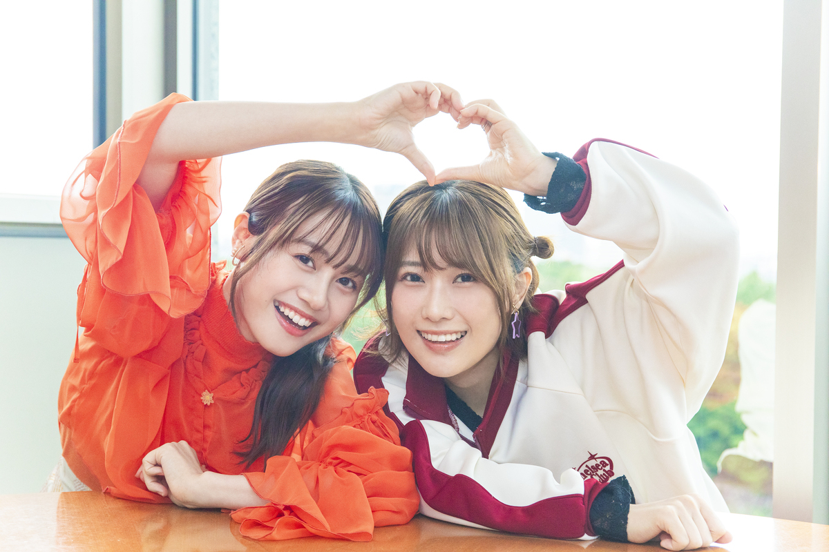 夏吉ゆうこと伊藤美来が語る、アニメ「笑顔のたえない職場です。」の魅力