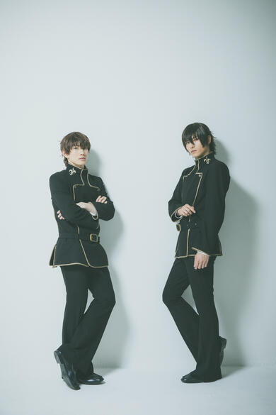 ミュージカル「コードギアス 反逆のルルーシュ 正道に准ずる騎士」に出演する赤澤遼太郎と小南光司