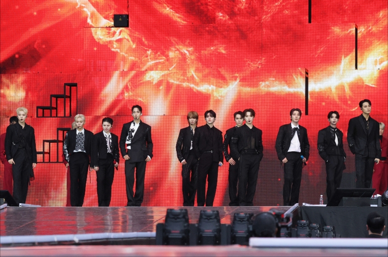 「SEVENTEEN: OUR CHAPTER」