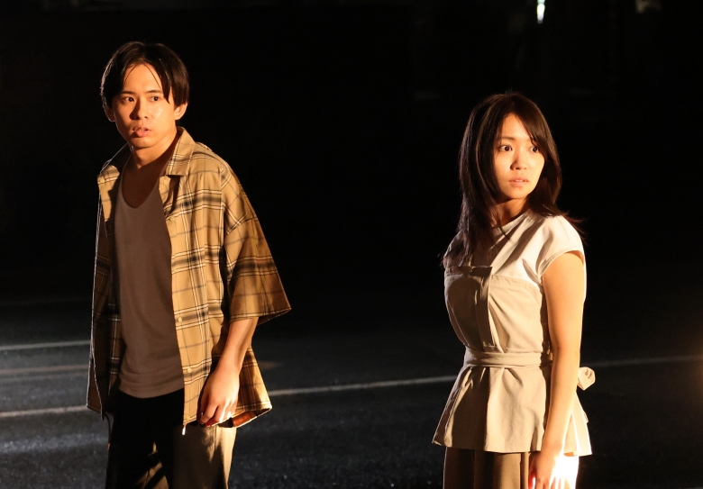 timelesz・寺西拓人が肥後遼太郎演じる相棒と共に騒動に巻き込まれる「天文館探偵物語」