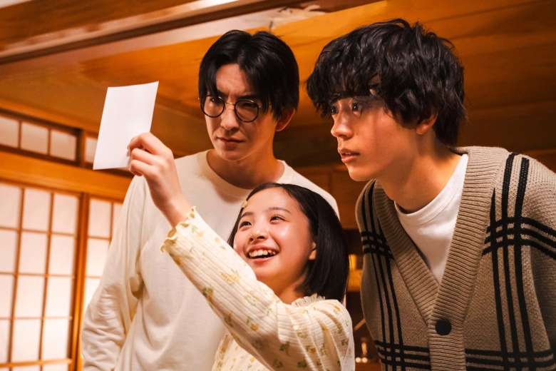 写真左から、初（前田公輝）、杏奈（増田梨沙）、海（水沢林太郎）