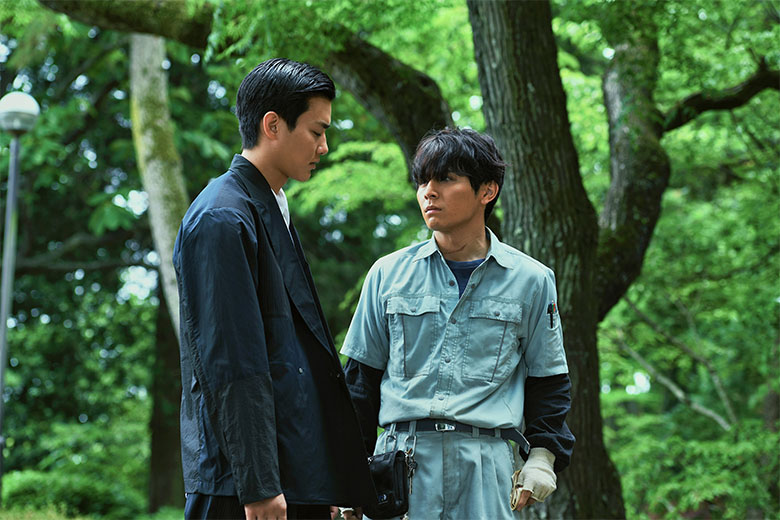 山田涼介が暗い過去を抱えた青年を演じる