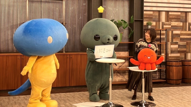 アニメ「教育番組」のパウル役・中村カンナとタマとスカッピーが集結