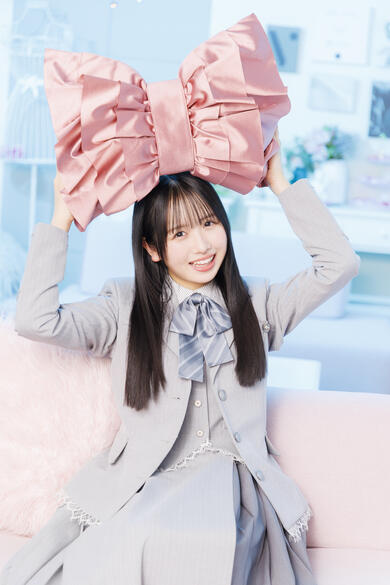 日向坂46・金村美玖、上村ひなの「クリフハンガー」インタビュー・アザーカット集【HOMINIS限定】