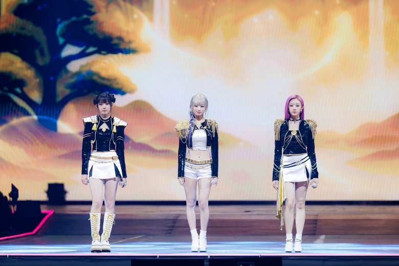 BABYMONSTERメンバーによるHUNTR/X(ハントリックス)のカバーステージ(「2025 MAMA AWARDS」より) 