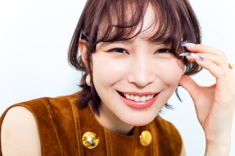 南沙良と出口夏希の未公開ショット！HOMINIS限定撮りおろしカット集