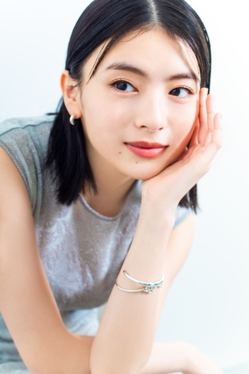 南沙良と出口夏希の未公開ショット！HOMINIS限定撮りおろしカット集