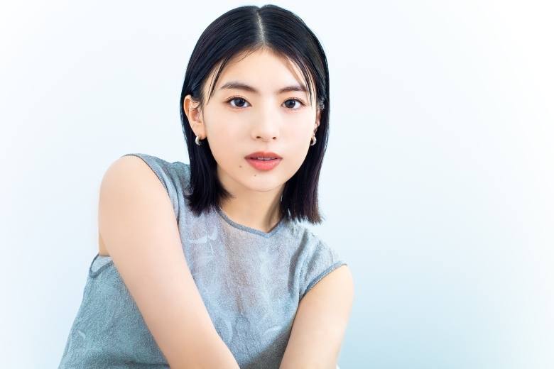 南沙良と出口夏希の未公開ショット！HOMINIS限定撮りおろしカット集