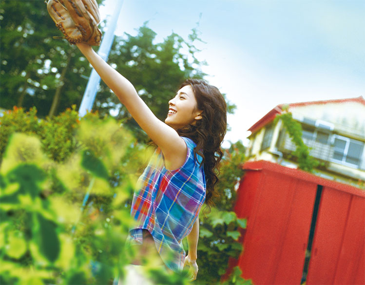 竹内結子が自由奔放なヒロイン・ヨーコを好演