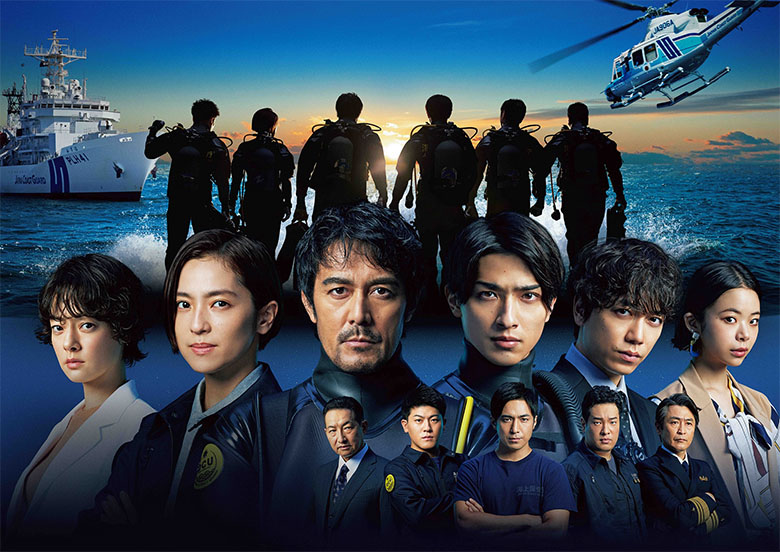 阿部寛が水中捜査チーム「DCU」の隊長を熱演