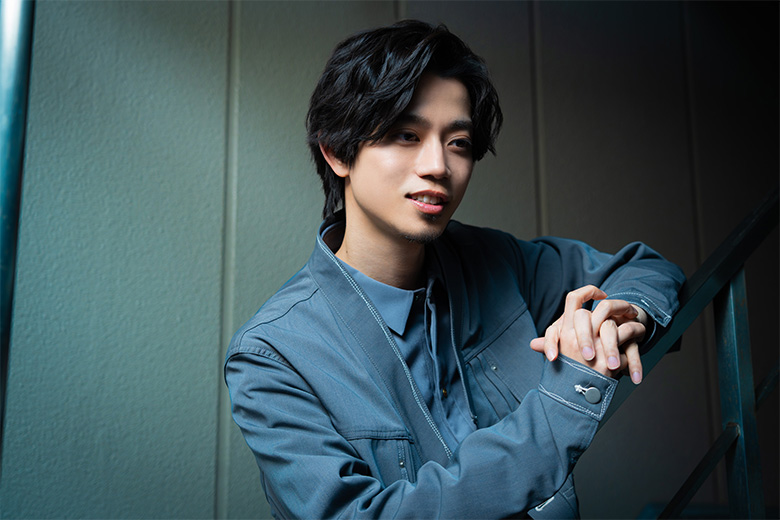 収録の感想を楽しそうに語る高橋健介