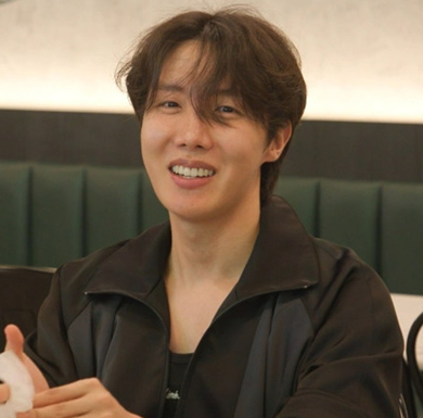 j-hopeのストイックな一面や幸せそうな素顔も満載！「全知的おせっかい視点 #351・#352」 