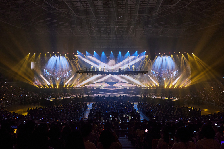 SUPER JUNIORの人気が窺える熱狂！「SUPER JUNIOR 20th Anniversary TOUR ＜SUPER SHOW 10＞」(※写真はソウル・KSPO DOME公演)　
