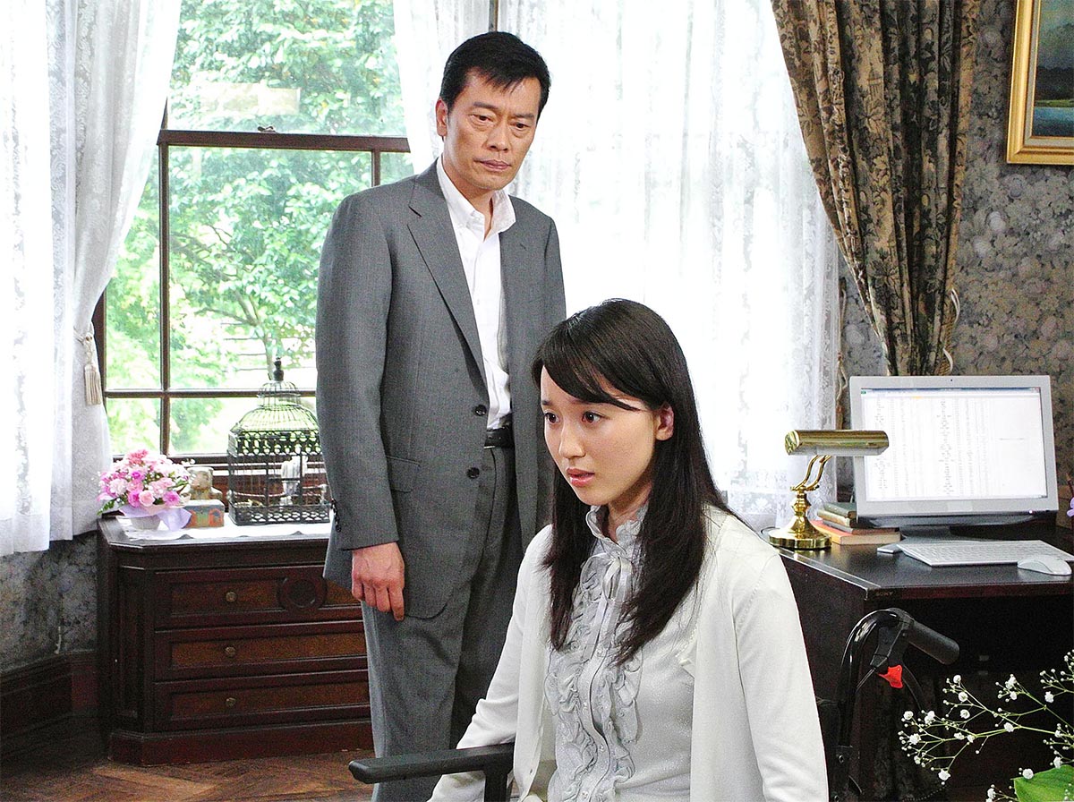 遠藤憲一が昔気質なところのある熱血刑事を好演