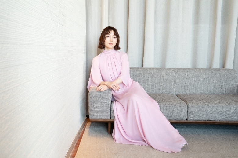 花澤香菜＆石川界人＆石谷春貴の未公開ショット！HOMINIS限定撮りおろしカット集