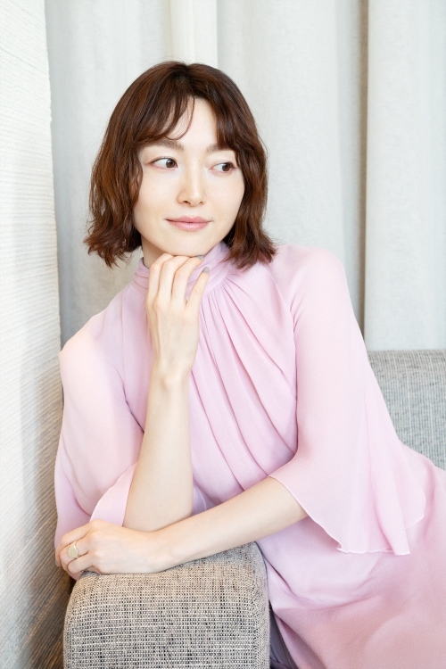 花澤香菜＆石川界人＆石谷春貴の未公開ショット！HOMINIS限定撮りおろしカット集