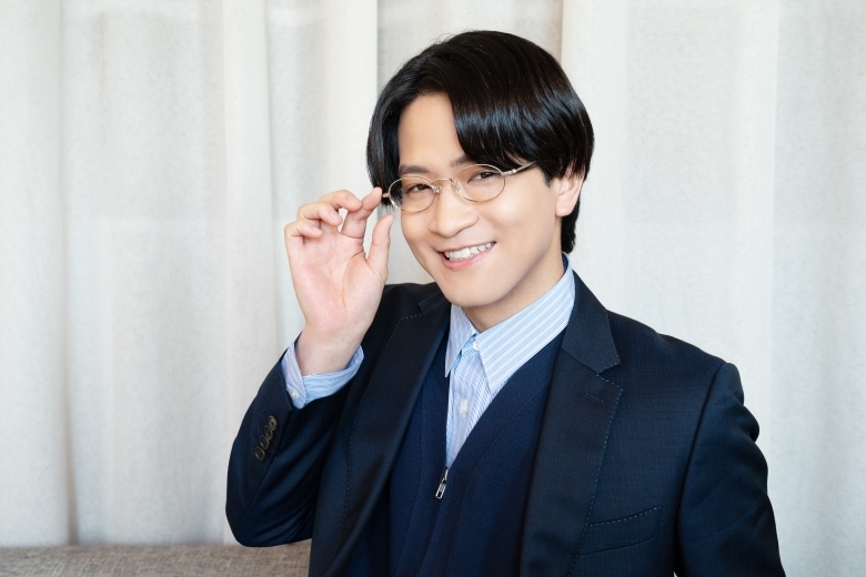 花澤香菜＆石川界人＆石谷春貴の未公開ショット！HOMINIS限定撮りおろしカット集