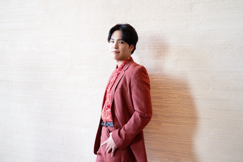 花澤香菜＆石川界人＆石谷春貴の未公開ショット！HOMINIS限定撮りおろしカット集