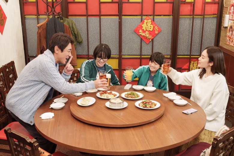 小泉孝太郎が人間の心理を見透かす精神分析医を好演