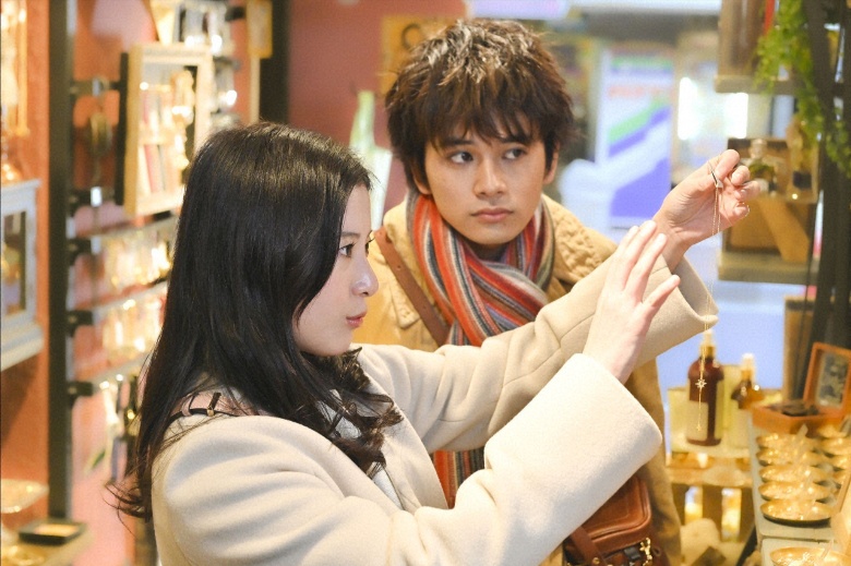 吉高由里子×北村匠海が手話と表情で描く10歳差のピュアラブストーリー「星降る夜に」