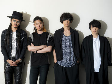 <strong>[ALEXANDROS]</strong>が初のスタジアムワンマンライブ！「打率3割？の晴れバンドですから(笑)」