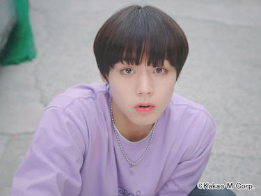 <strong>パク・ジフン</strong>が愛嬌たっぷりのオカッパ頭に！<strong>ヨンフン(THE BOYZ)</strong>とイケメンすぎるコラボ