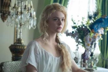 ハリウッドの若きミューズ、<strong>エル・ファニング</strong>がロシア女帝エカチェリーナの愛と欲望の生涯を演じる
