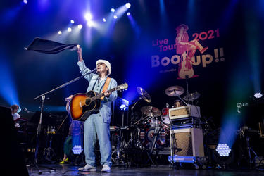 <strong>Chage</strong>がアルバム『Boot up‼』を引っ提げて1年越しのライブを開催