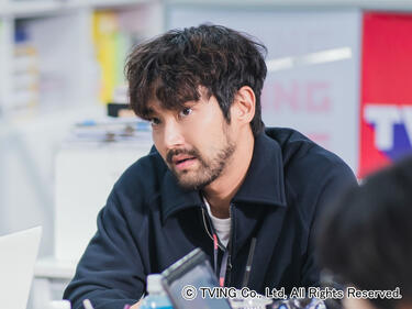 <strong>シウォン(SUPER JUNIOR)</strong>のヒゲ面が新鮮！「彼女はキレイだった」を彷彿とさせる斬新なキャラクター