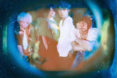 <strong>柴那典</strong>がロックバンド・<strong>［Alexandros］</strong>の進化について語る！「今の時代のスタジアムロックをやっている印象を受けましたね」