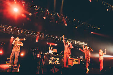 <strong>chelmico</strong>が憧れの<strong>RIP SLYME</strong>と夢のコラボ！この日のために制作した新曲も披露