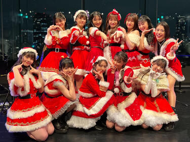 <strong>つばきファクトリー</strong>がサンタ衣装でアコースティックライブを開催！ライブ本編に加えてメイキング映像を追加した特別映像がオンエア