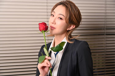 元・星組トップスター紅ゆずるが「俳句先輩」を演じた感想を語る「多分、本当の私とは全然違う感じですね」