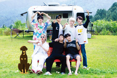 JUNG KOOKの愛犬・バムもお披露目！BTSがメンバー同士で過ごす「日常と休息の間」
