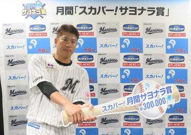 <strong>千葉ロッテマリーンズ・角中勝也</strong>が「スカパー！サヨナラ賞」を受賞！「ちょっとでも上と差を縮めることしか今は考えていないです」