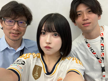 ＜<strong>小此木流花</strong>・モドリッチが海外サッカーを知る！前編＞人見知りな少女が総フォロワー数80万人超えのアイドルとして武道館へ。次なる目標は海外サッカー！？