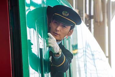 草なぎ剛が危機に立ち向かう車掌に！高倉健版と見比べたい現代的に生まれ変わったNetflix映画「新幹線大爆破」