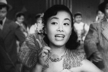 10代の美空ひばりが歌って踊る！ヒットメドレー「ひばりの春は唄から」