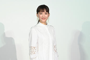 綾瀬はるか、「ひとりでしにたい」に重ねる想い「鳴海のセリフが自分の気持ちを代弁してくれた」