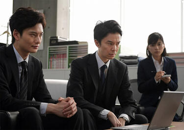 長谷川博己×岡田将生のタッグで、刑事と警察組織の戦いを描く重厚な警察ドラマ！安田顕、芳根京子共演「小さな巨人」