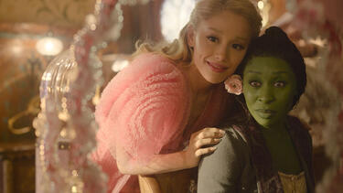 アリアナ・グランデの「世界的歌姫」とは異なる表情と歌声も...続編にも期待大の映画「ウィキッド ふたりの魔女」