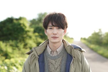 岡田将生の虚しさを帯びた雰囲気が絶妙！「アフター・ザ・クエイク」で体現する村上春樹的主人公像