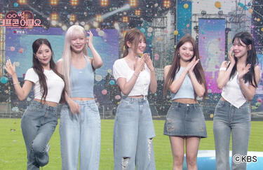 5人体制で再始動したfromis_9(プロミスナイン)、デビュー後初のワールドツアーなど、快進撃の裏で覗かせた好感度抜群の素顔