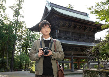 岩田剛典が爽やかで温かい「令和の浅見光彦」を好演！サスペンスドラマ「浅見光彦　源氏物語殺人事件」